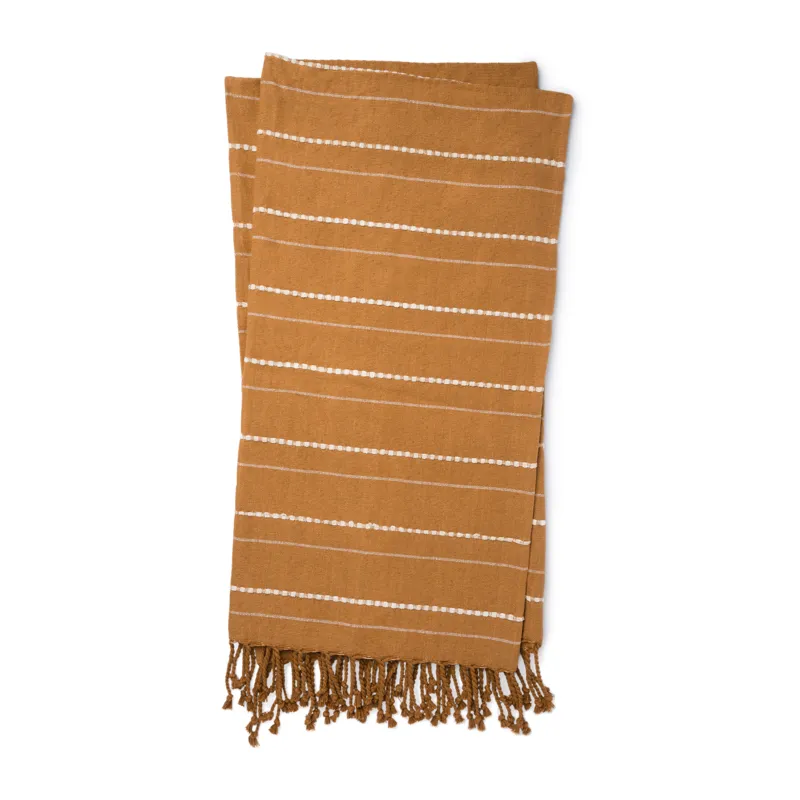 Amie Gold Natural Throw (4\' 2\" X 5\')