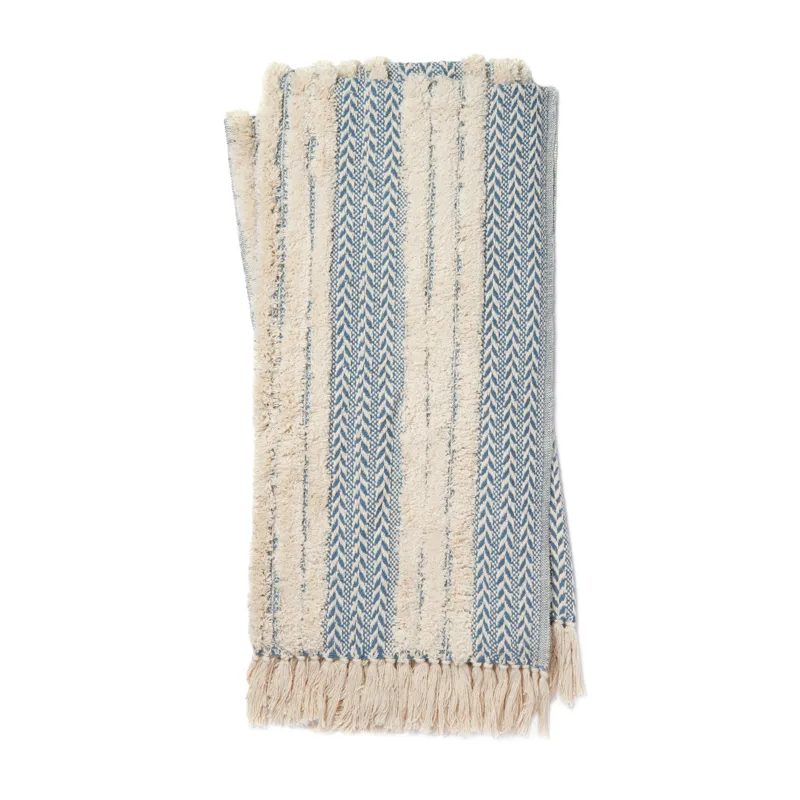 Colleen Blue / Ivory Throw (4\' 2\" X 5\')