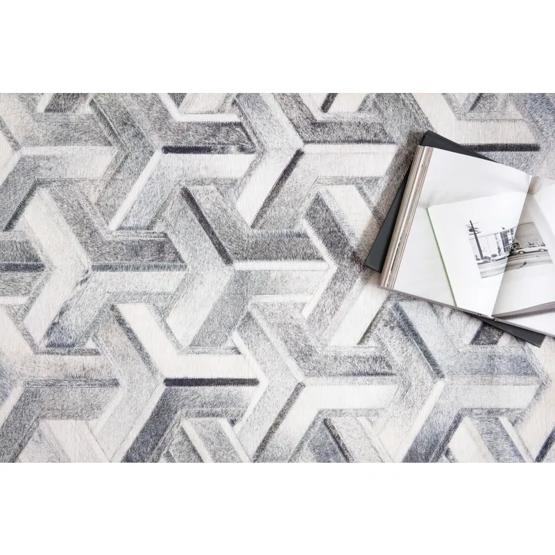 Maddox Silver / Ivory Rug (7' 6" X 9' 6")