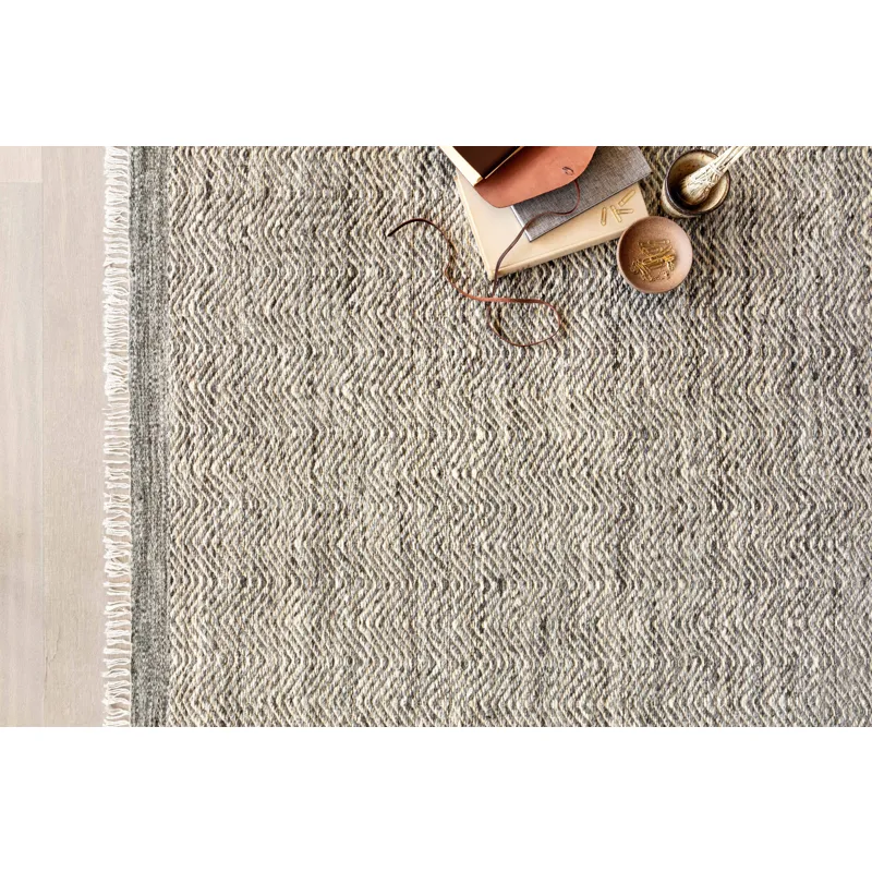Omen Grey Rug (5' 0" X 7' 6")