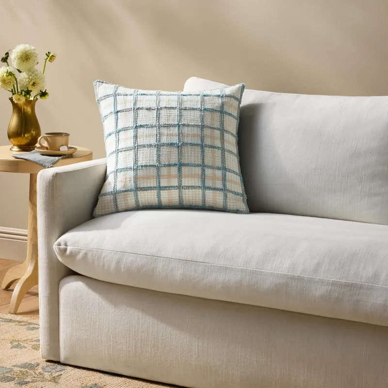 Chris Loves Julia x Loloi Norman Ivory / Blue 20\'\' x 20\'\' Cover w/Down Pillow