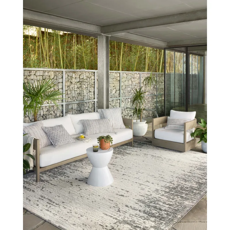 Rainier Ivory / Grey Rug (2' 3" X 7' 7")
