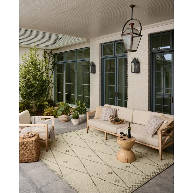 Loloi Saylor Ivory / Pebble 6\'-3\" x 9\'-2\" Indoor/Outdoor Rug
