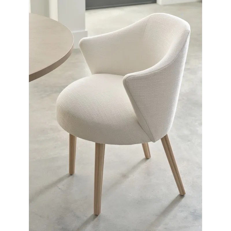 Orlando Diaz-Azcuy Saba Chair