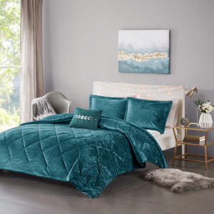 Intelligent Design Felicia Velvet Comforter Set with Throw Pillow