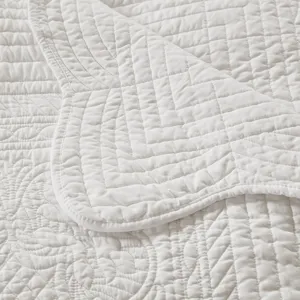 Madison Park Tuscany Oversized Quilted Throw with Scalloped Edges