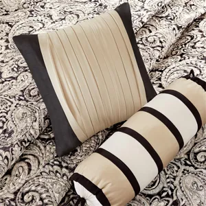 Aubrey Full/Queen 6 Piece Jacquard Quilt Set with Throw Pillows - Black