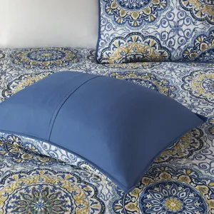 Madison Park Tangiers 6 Piece Reversible Quilt Set with Throw Pillows