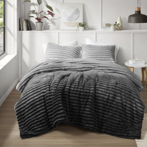 Intelligent Design Avril Fluffy Ribbed Plush Comforter Set