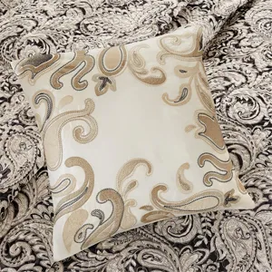 Aubrey Full/Queen 6 Piece Jacquard Quilt Set with Throw Pillows - Black