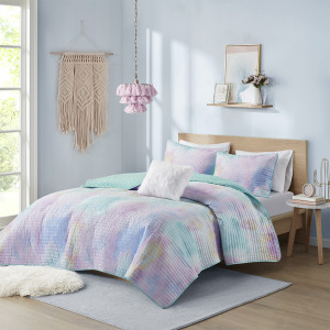 Intelligent Design Cassiopeia Watercolor Tie Dye Printed Quilt Set with Throw Pillow