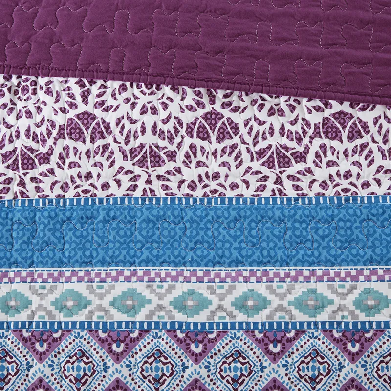 Intelligent Design Joni Reversible Quilt Set with Throw Pillows