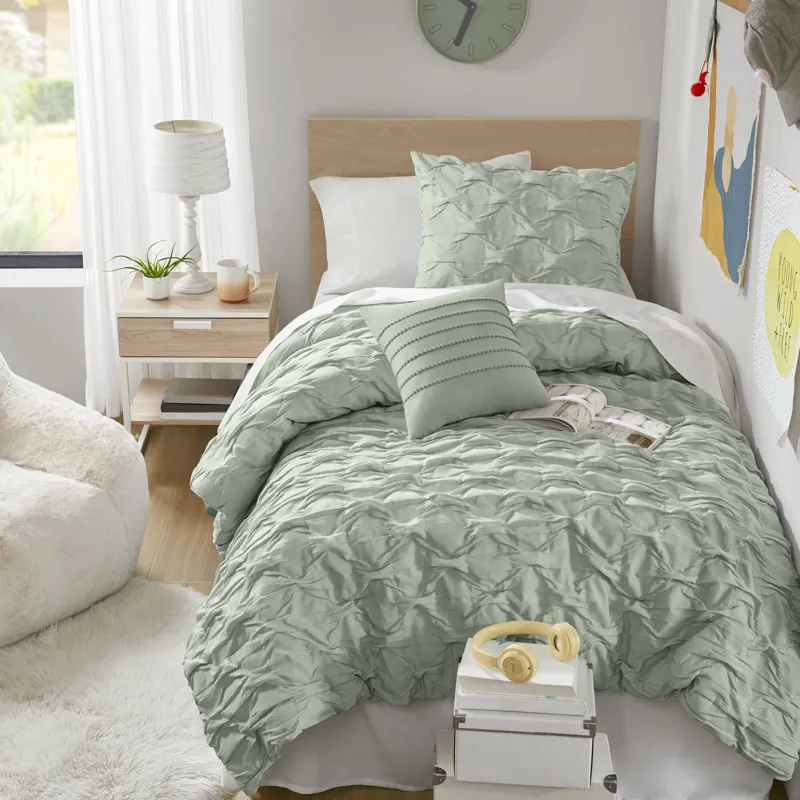 Comfort Spaces Bailey Diamond Pintuck Pleated Woven Comforter Set