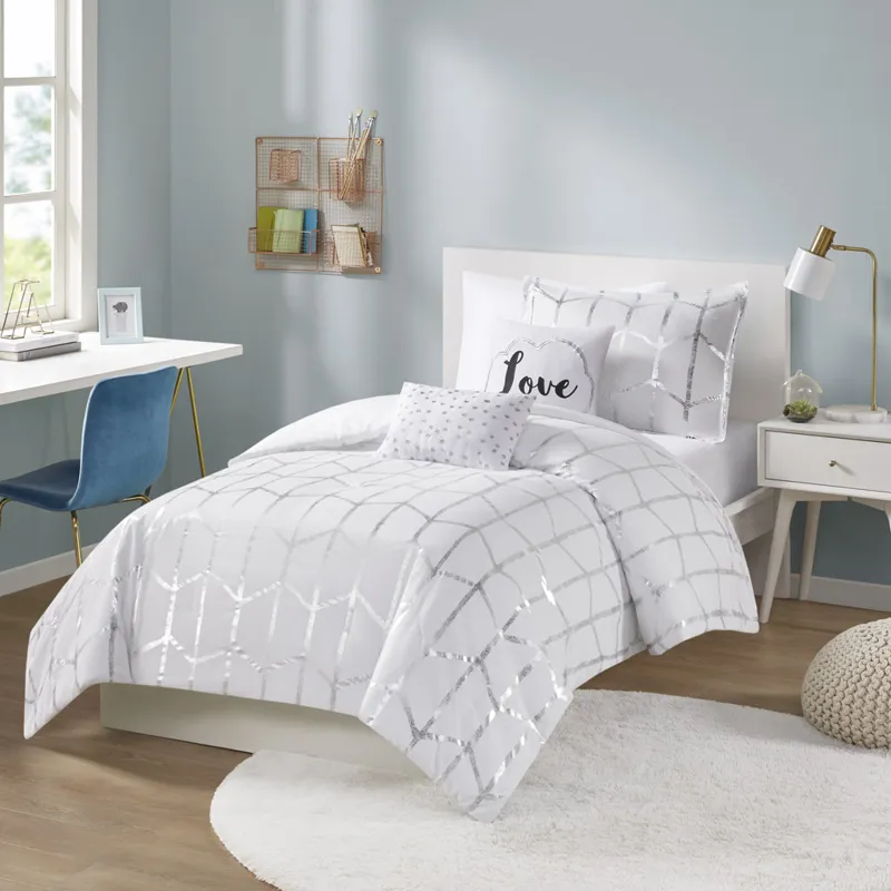 Intelligent Design Raina Metallic Printed Comforter Set