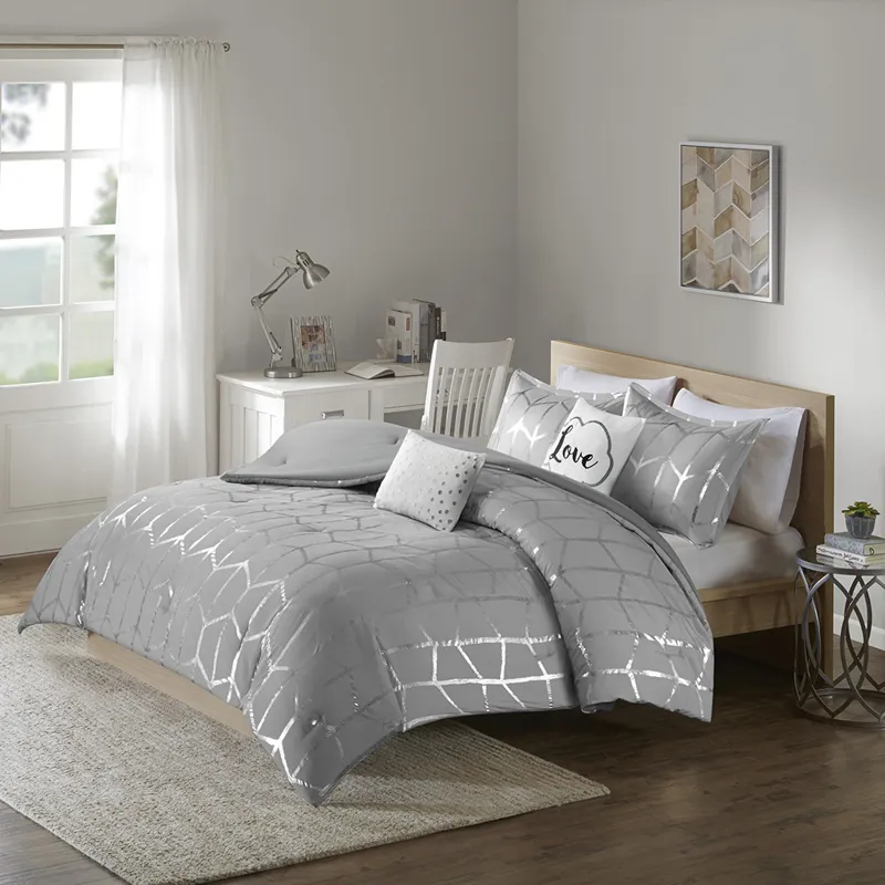 Intelligent Design Raina Metallic Printed Comforter Set