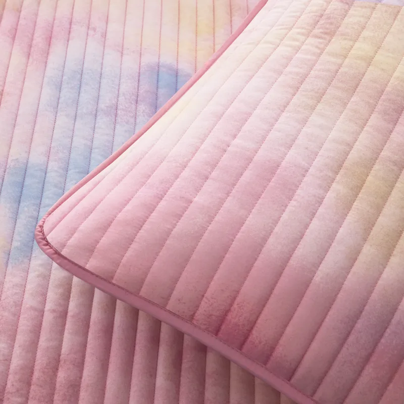 Intelligent Design Cassiopeia Watercolor Tie Dye Printed Quilt Set with Throw Pillow