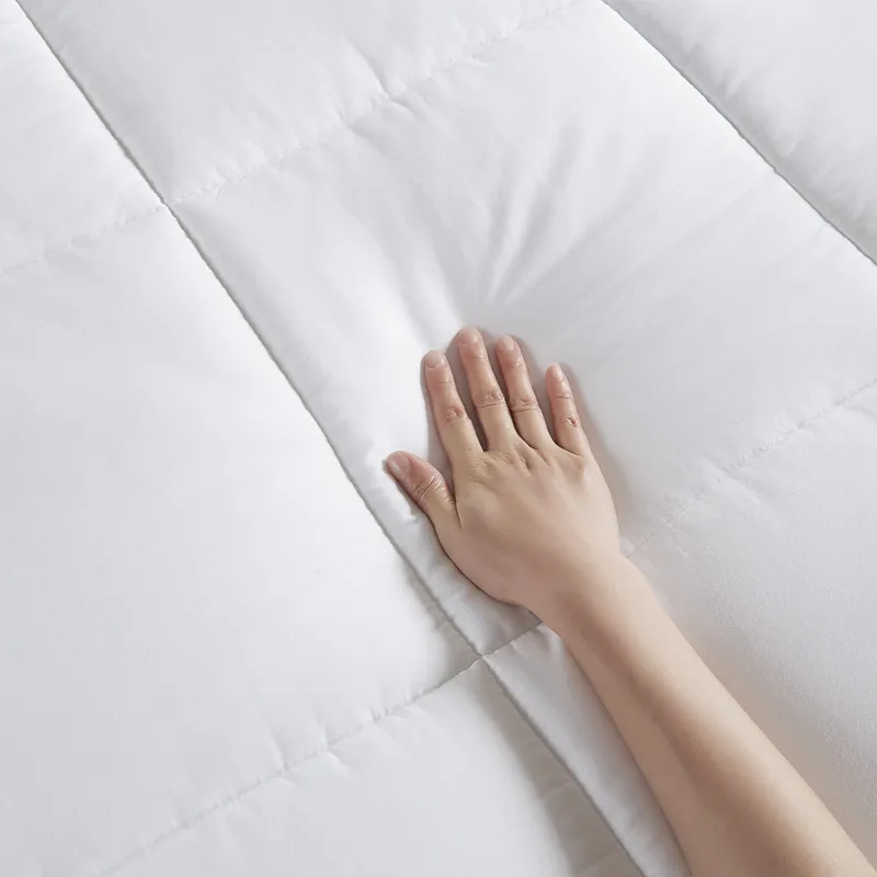 Madison Park Winfield 300 Thread Count Cotton Shell Luxury Down Alternative Comforter
