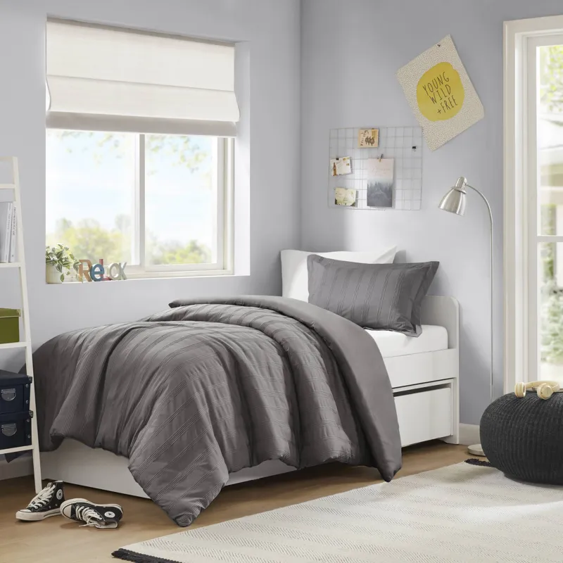 Super Listing Logan Striped Reversible Pintuck Pleated Duvet Set