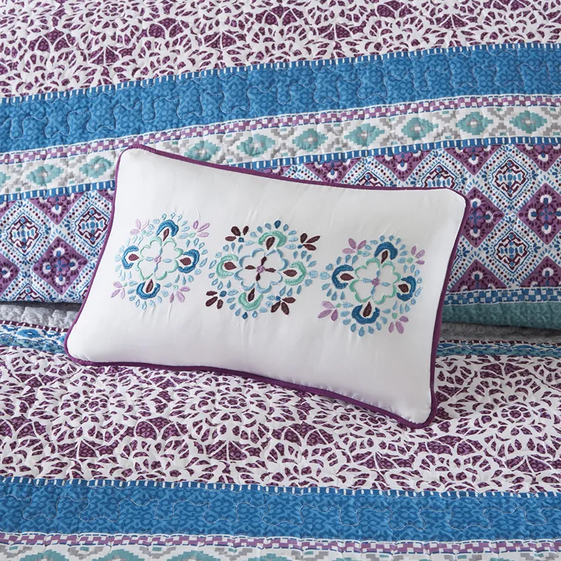 Intelligent Design Joni Reversible Quilt Set with Throw Pillows