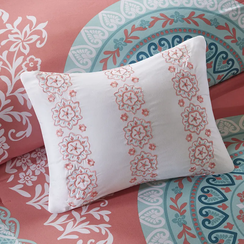 Intelligent Design Loretta Boho Comforter Set with Bed Sheets