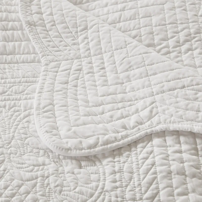 Madison Park Tuscany Oversized Quilted Throw with Scalloped Edges