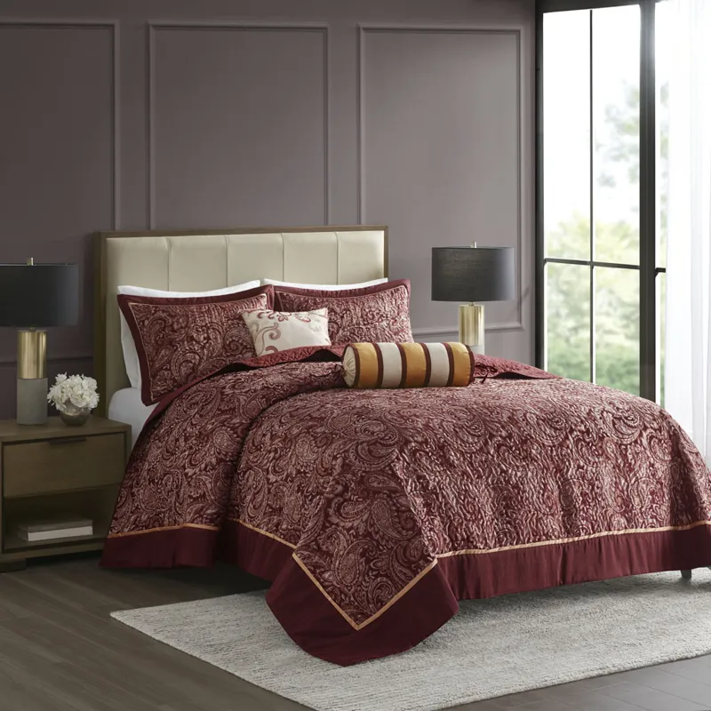 Aubrey King 5 Piece Jacquard Bedspread Set with Throw Pillows - Burgundy