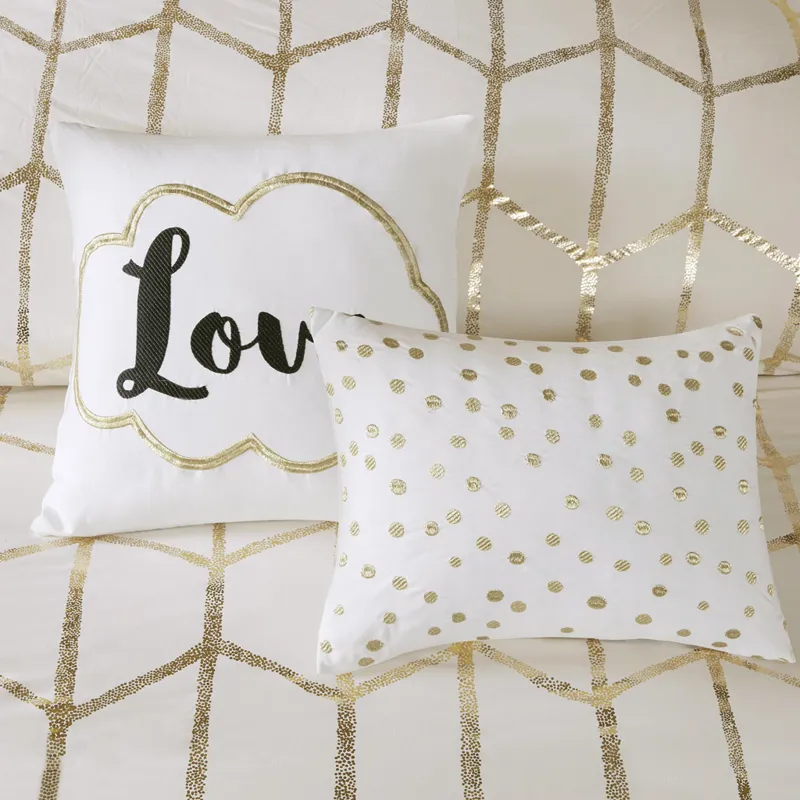 Intelligent Design Raina Metallic Printed Comforter Set