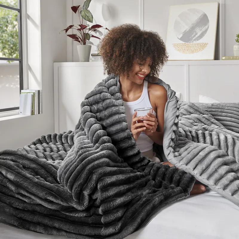 Intelligent Design Avril Fluffy Ribbed Plush Comforter Set