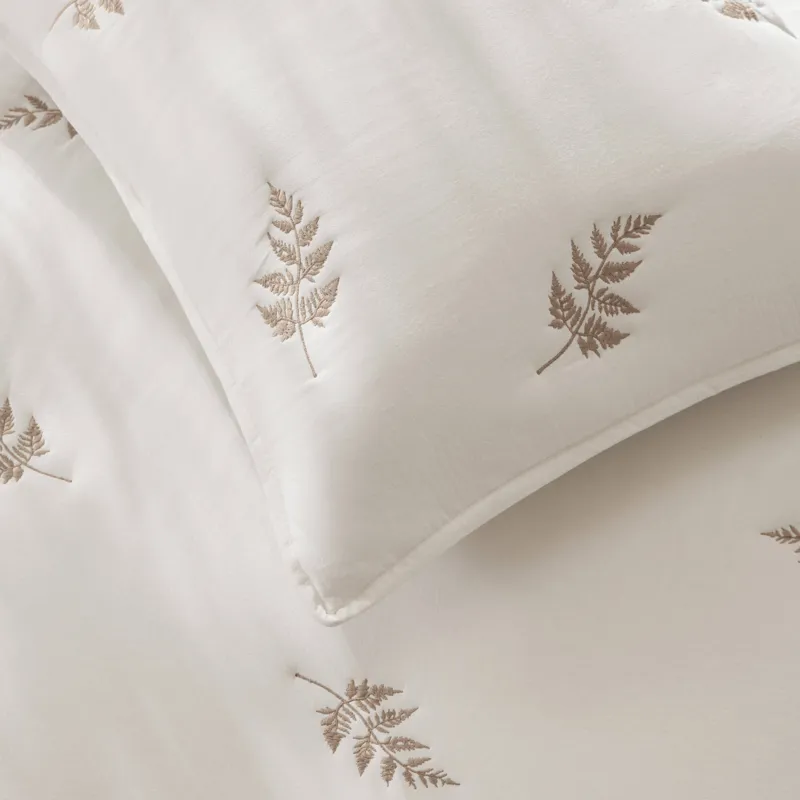 Harbor House Blue Willow Embroidered Botanical 100% Cotton Lightweight 3 Piece Quilt Set