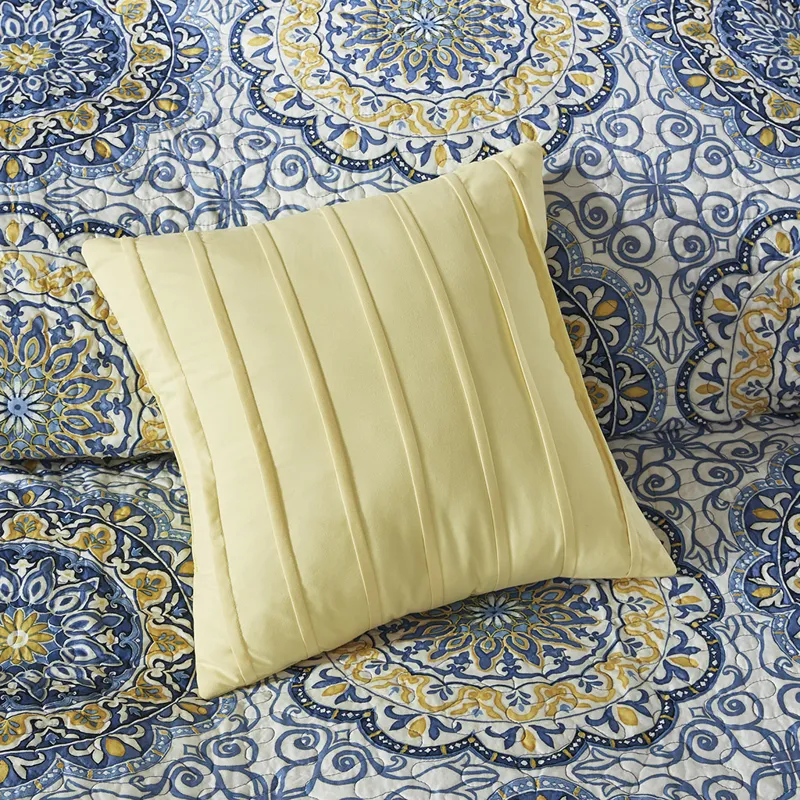 Madison Park Tangiers 6 Piece Reversible Quilt Set with Throw Pillows