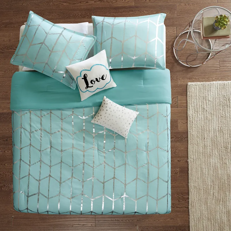 Intelligent Design Raina Metallic Printed Comforter Set