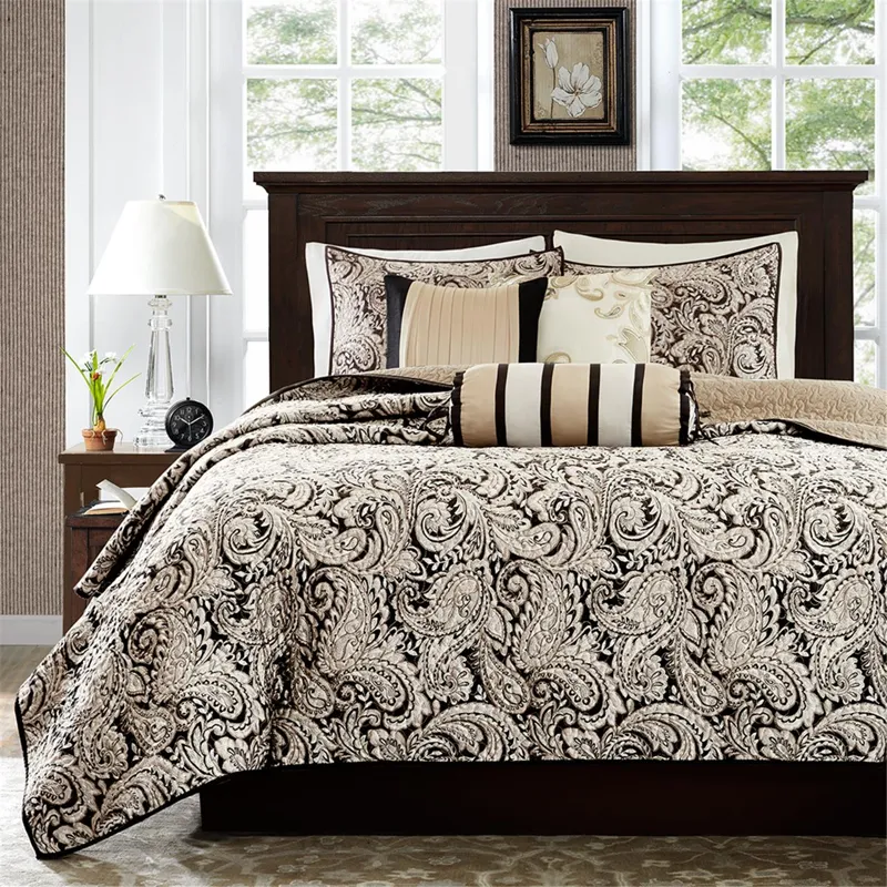 Aubrey Full/Queen 6 Piece Jacquard Quilt Set with Throw Pillows - Black