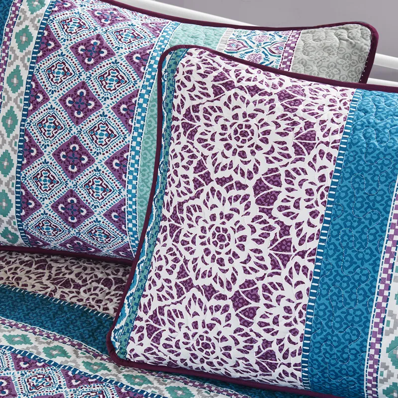Intelligent Design Carly Reversible 6 Piece Daybed Set - Purple