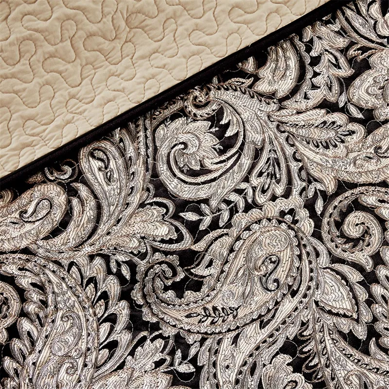 Aubrey Full/Queen 6 Piece Jacquard Quilt Set with Throw Pillows - Black