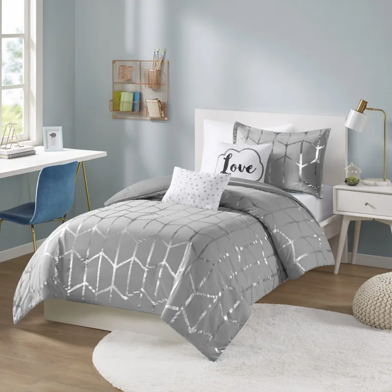Intelligent Design Raina Metallic Printed Comforter Set