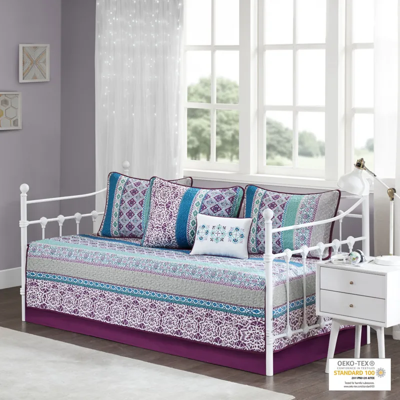 Intelligent Design Carly Reversible 6 Piece Daybed Set - Purple