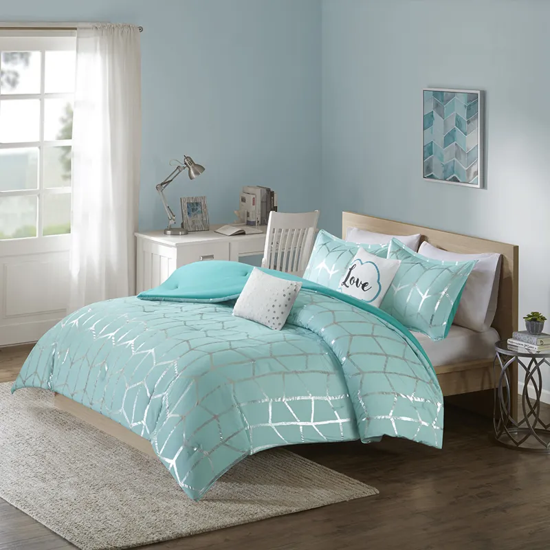 Intelligent Design Raina Metallic Printed Comforter Set