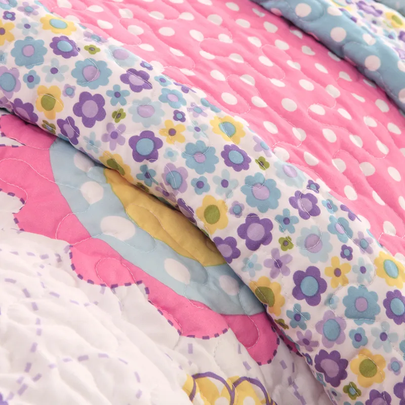 Mi Zone Kids Crazy Daisy Reversible Quilt Set with Throw Pillow