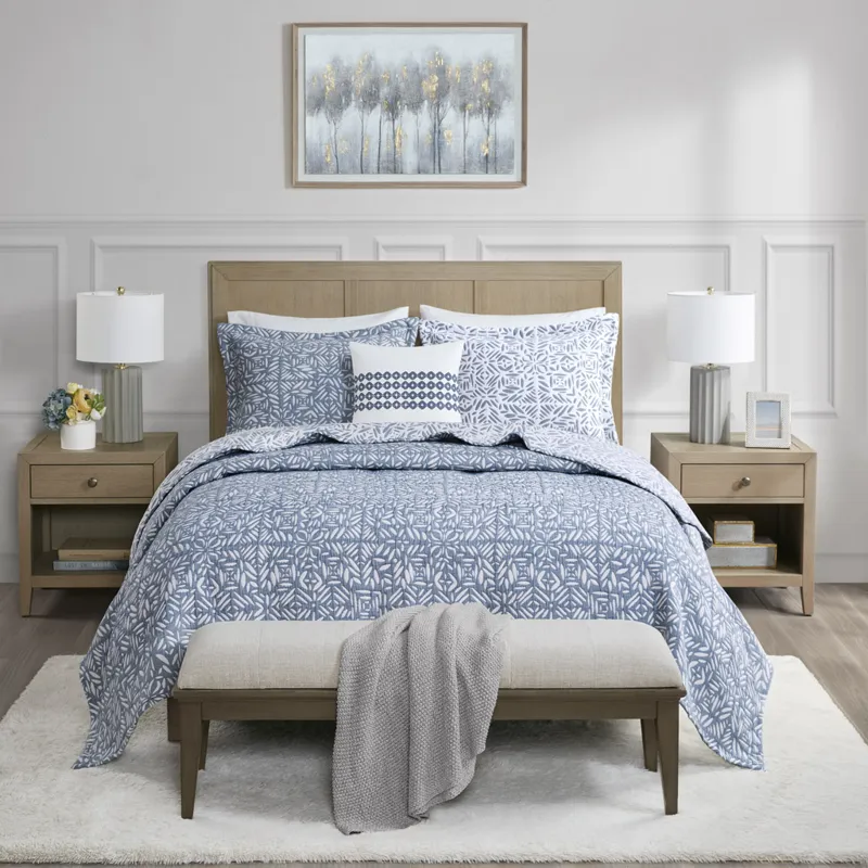 Madison Park Signature Harmony 4 Piece Oversized Reversible Matelasse Quilt Set with Throw Pillow