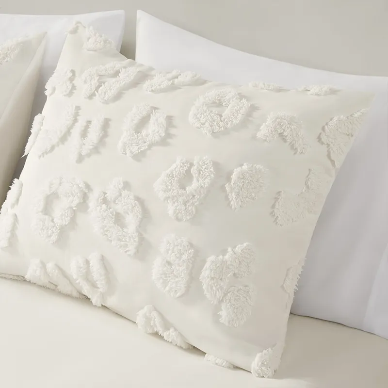 Intelligent Design Larissa Animal Chenille Comforter Set