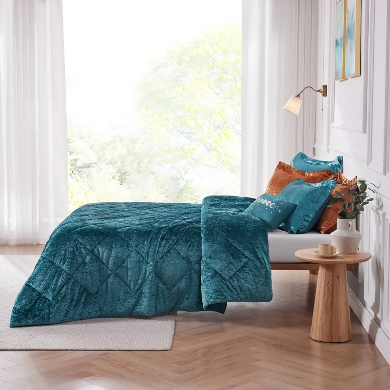 Felicia King/California King Velvet Comforter Set with Throw Pillow - Teal