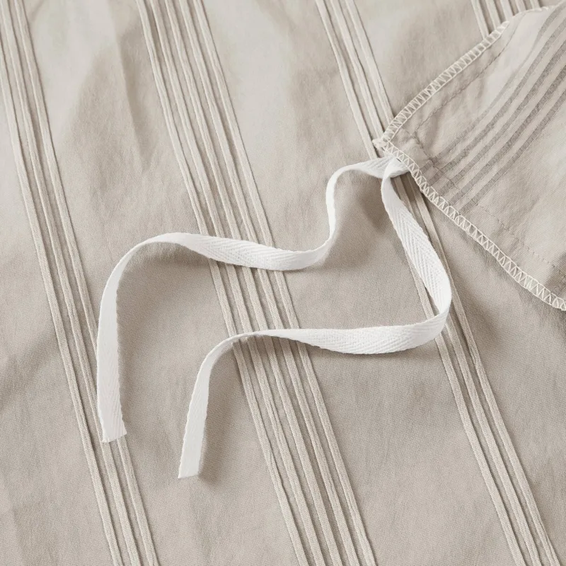 Super Listing Logan Striped Reversible Pintuck Pleated Duvet Set