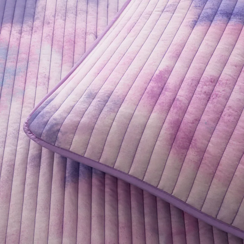 Intelligent Design Cassiopeia Watercolor Tie Dye Printed Quilt Set with Throw Pillow