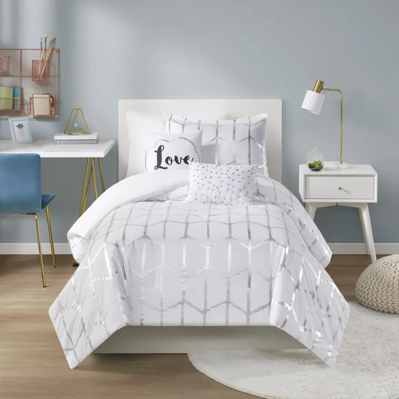 Intelligent Design Raina Metallic Printed Comforter Set