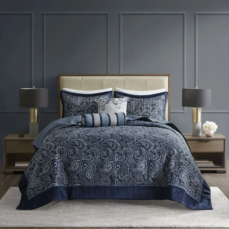 Aubrey King 5 Piece Jacquard Bedspread Set with Throw Pillows - Navy