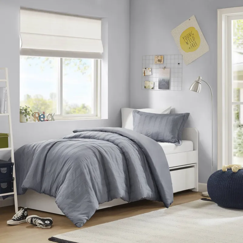 Super Listing Logan Striped Reversible Pintuck Pleated Duvet Set