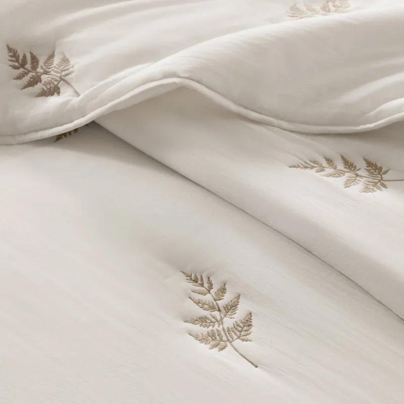 Harbor House Blue Willow Embroidered Botanical 100% Cotton Lightweight 3 Piece Quilt Set