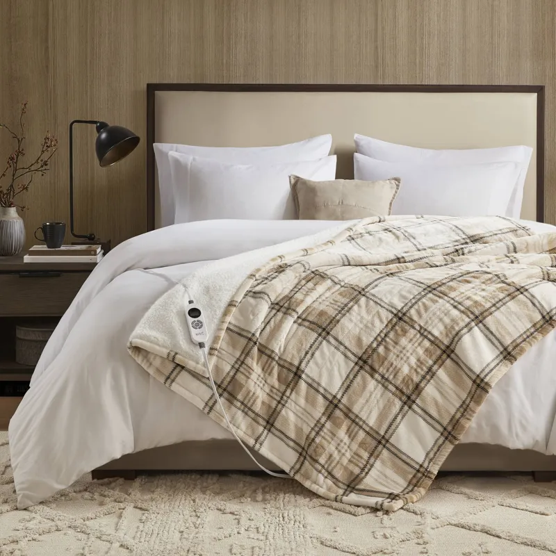 Woolrich Print Plush to Sherpa Heated Throw