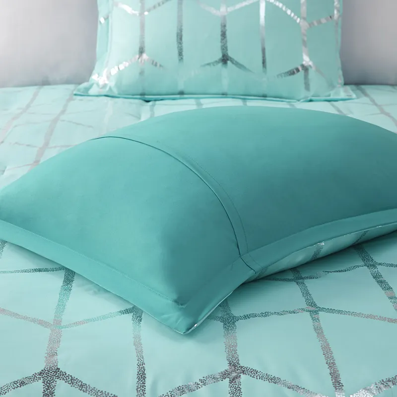 Intelligent Design Raina Metallic Printed Comforter Set
