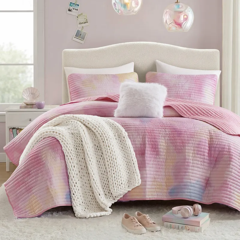 Intelligent Design Cassiopeia Watercolor Tie Dye Printed Quilt Set with Throw Pillow